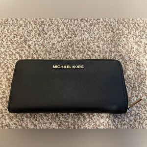 Michael Kors Zip Around Wallet